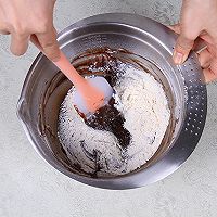 当巧克力遇到面粉的完全结合--巧克力蛋糕的做法图解8