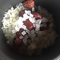 银耳红枣桂圆枸杞茶的做法图解3