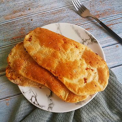 一口酥脆鲜香酸菜猪肉锅盔