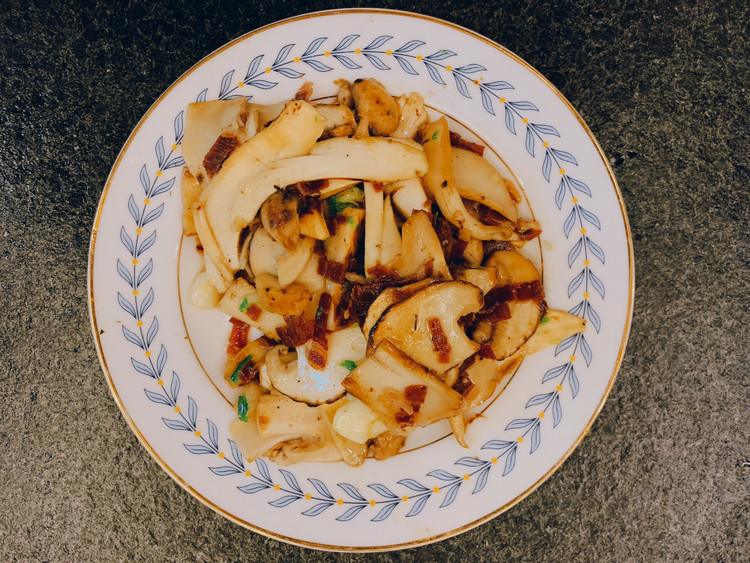 云腿炒松茸的做法