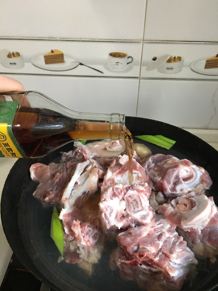 红汤羊蝎子的做法图解3