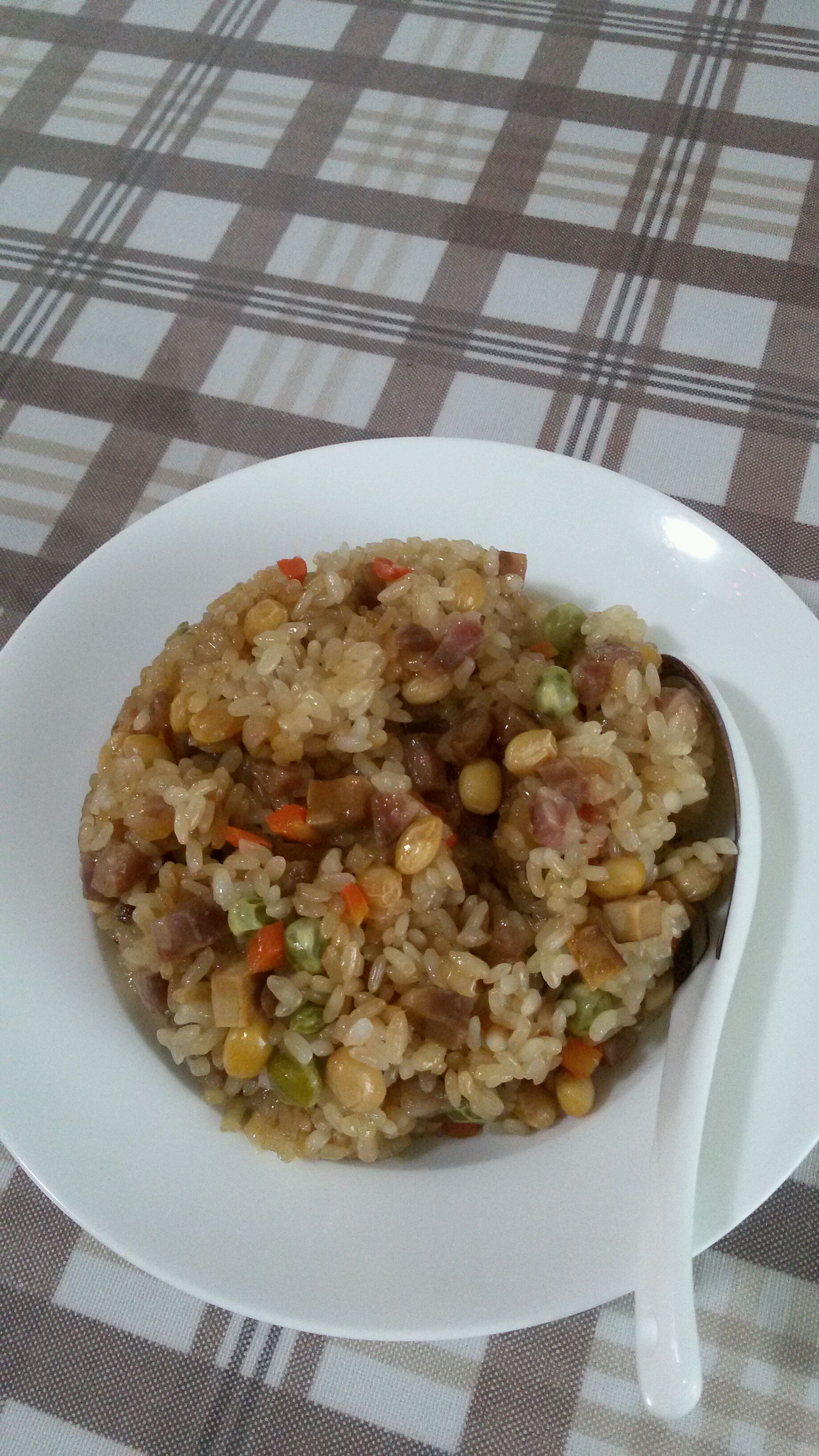 Rice with preserved sausage and eight treasures