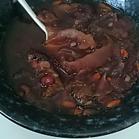 银耳红枣黑米红豆枸杞粥的做法图解1