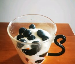 蓝莓掼奶油杯（超简单，零失败）的做法