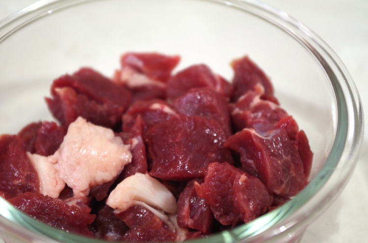 羊肉鲜嫩的小窍门——牙签羊肉的做法图解1