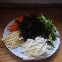 简单可口怀旧鱼香肉丝的做法图解2