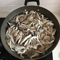 蘑菇炒肉的做法图解4