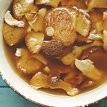 承包了中餐厅的猴头菇，今天就拿它来炖碗靓汤吧