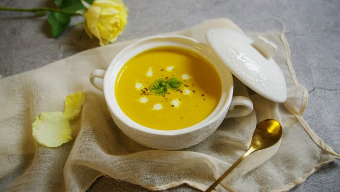 奶油南瓜浓汤——深秋的一款暖汤