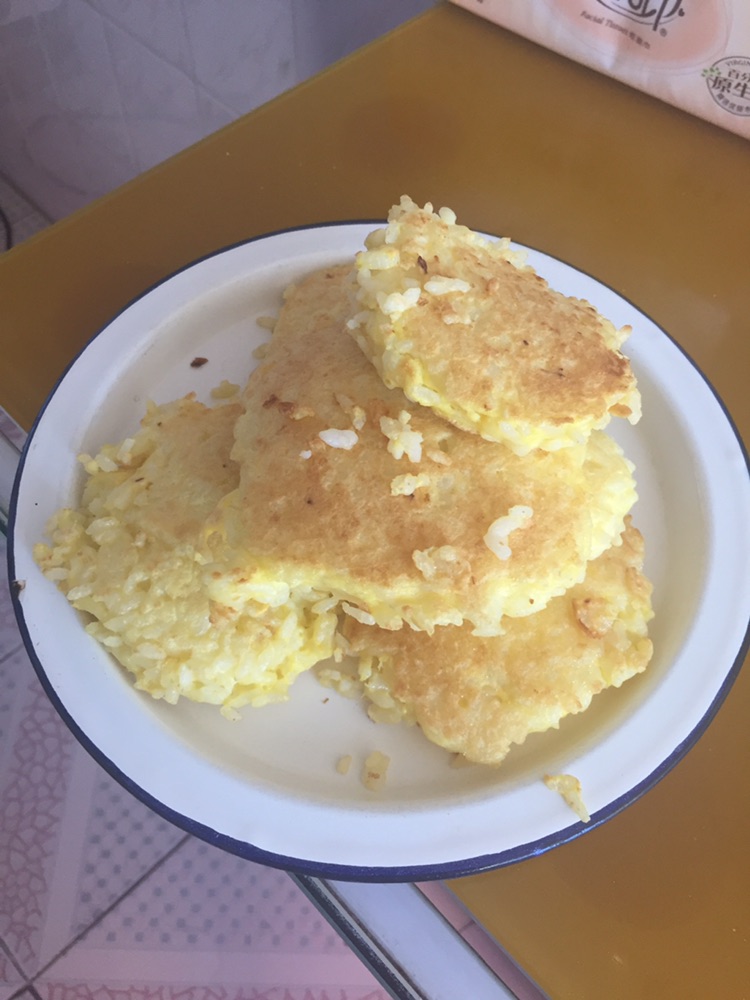 米饭蛋饼的做法
