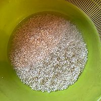皮蛋瘦肉粥的做法图解1