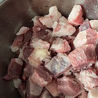 牛肉炖萝卜的做法图解1