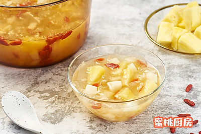 菠萝银耳马蹄甜汤