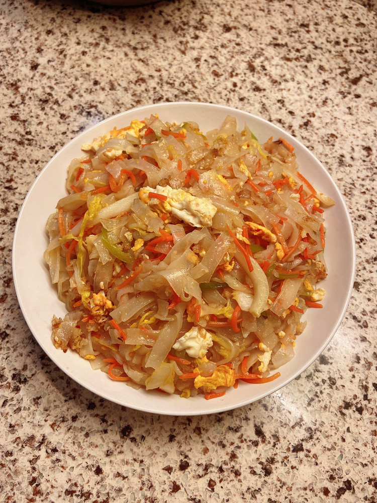 鸡蛋胡萝卜素炒河粉的做法