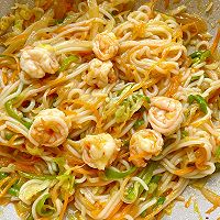 #夏日鲜味轻享健康#虾仁时蔬炒米线的做法图解8