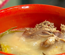折耳根炖鸭汤的做法