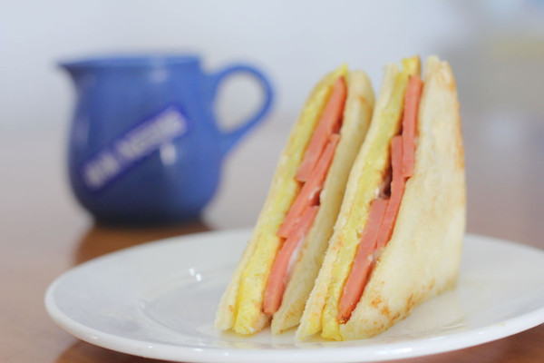 鸡蛋三明治开启美好早晨