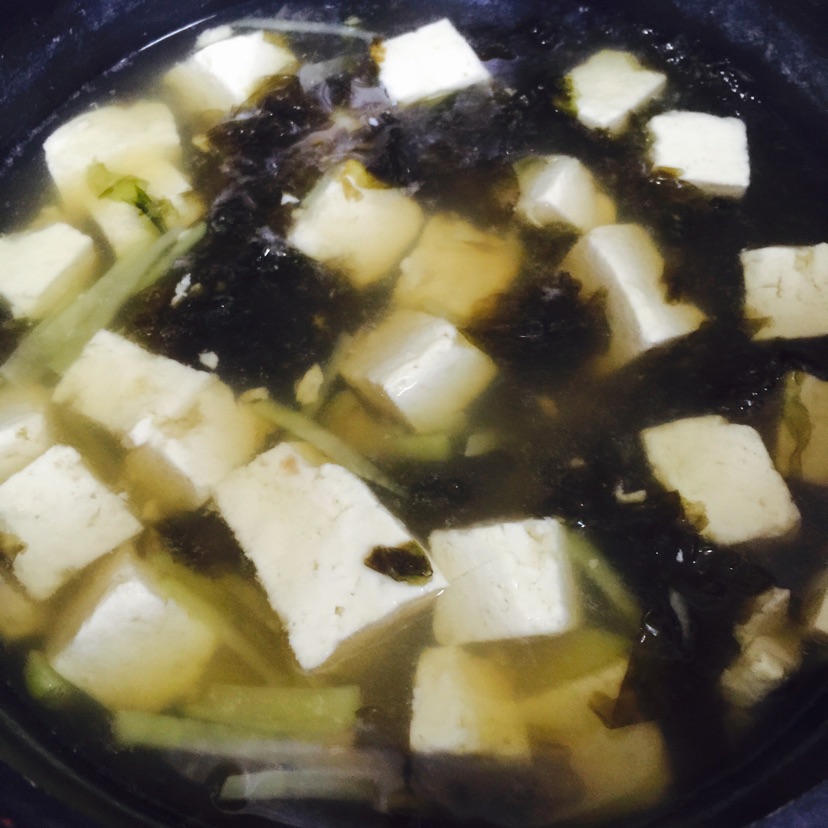 土豆丝紫菜豆腐汤的做法图解2