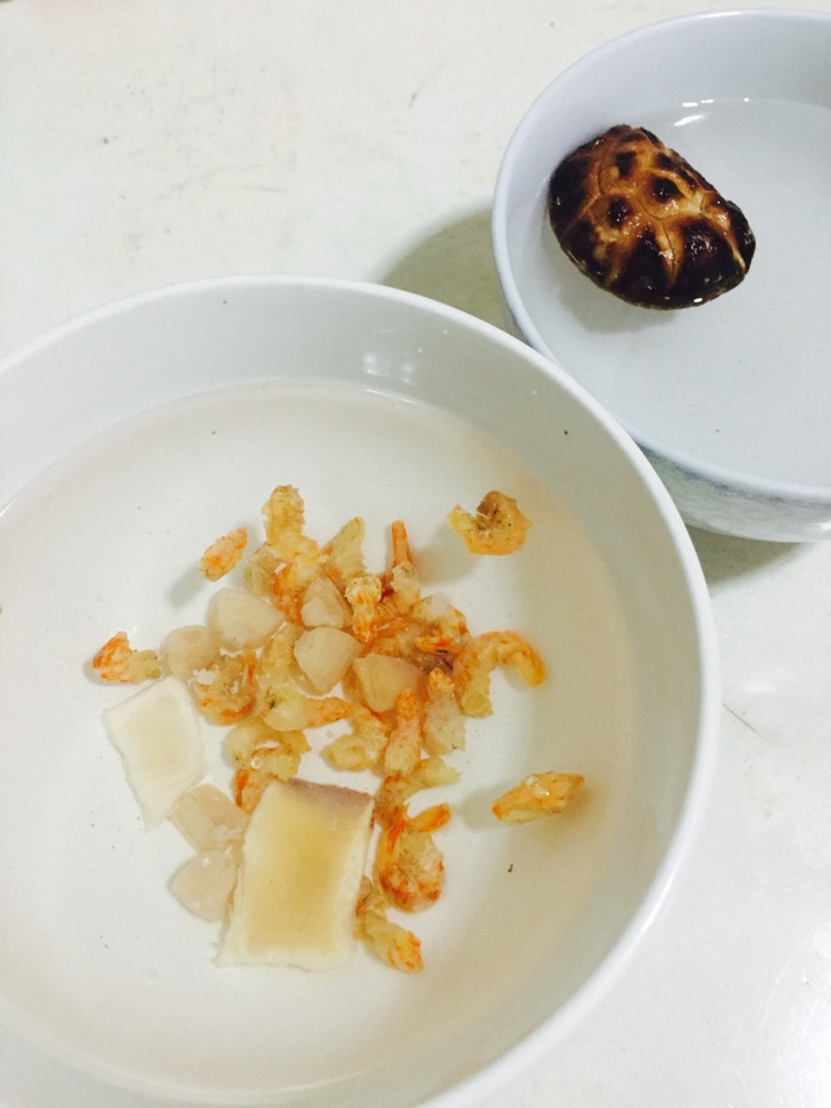 家常海鲜粥（一人食）的做法图解1