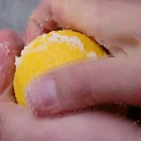 冰糖蒸柠檬--止咳祛痰的做法图解1