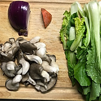 小白菜炒蘑菇的做法图解1