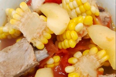 酷夏时节来一碗低脂开胃的番茄玉米排骨汤