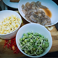 青豆玉米炒虾仁的做法图解2
