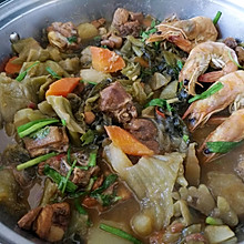 鸡肉酸菜海鲜锅