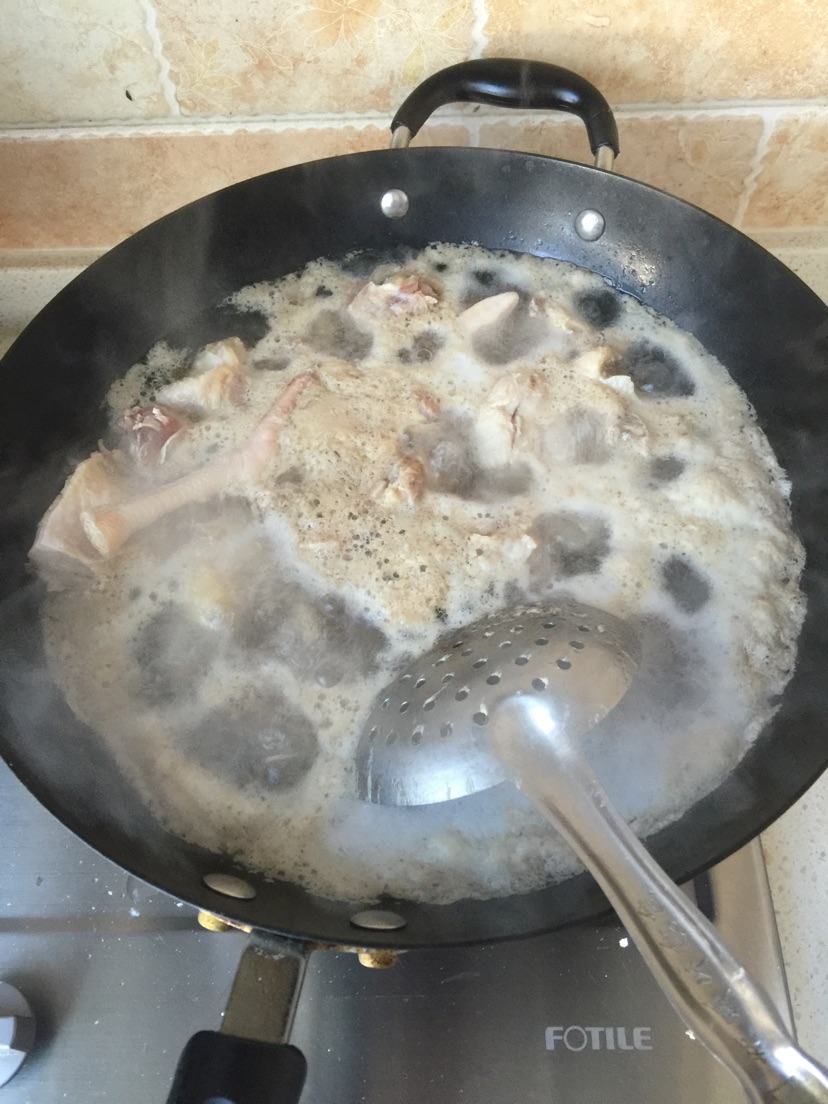柴鸡鲜汤的做法图解2