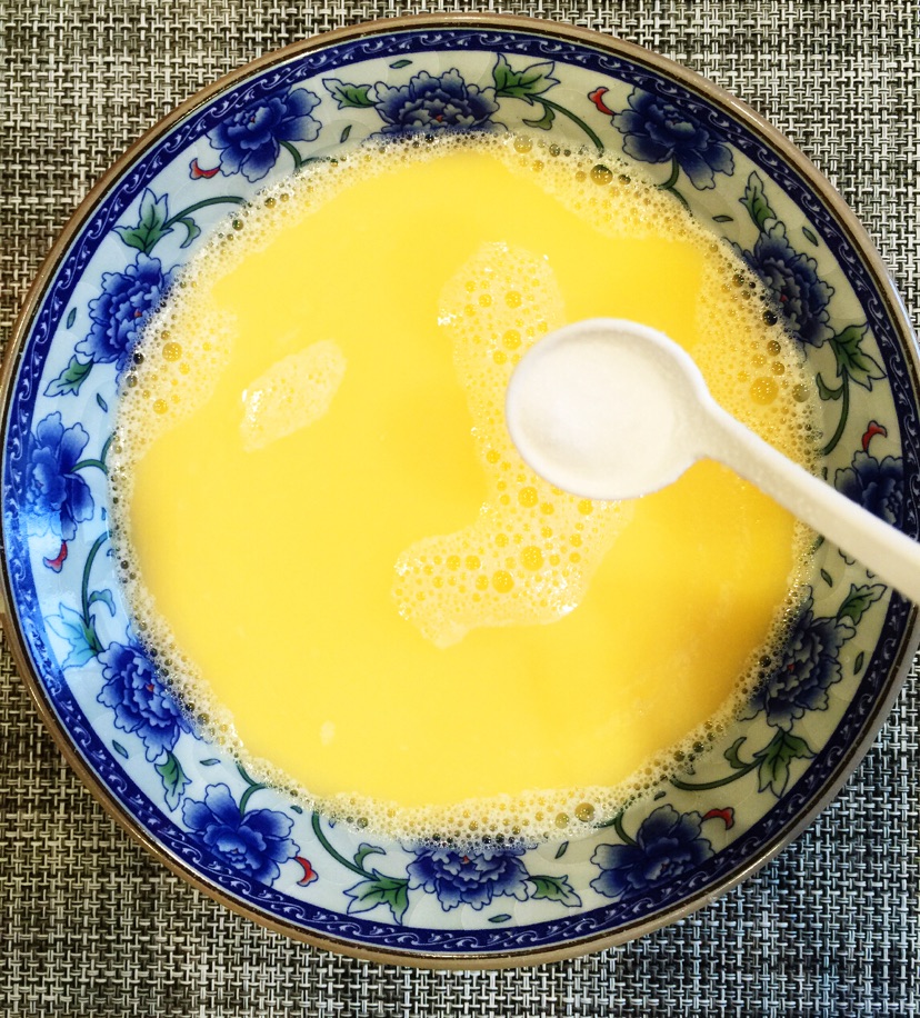 豌豆肉沫鸡蛋羹的做法图解1