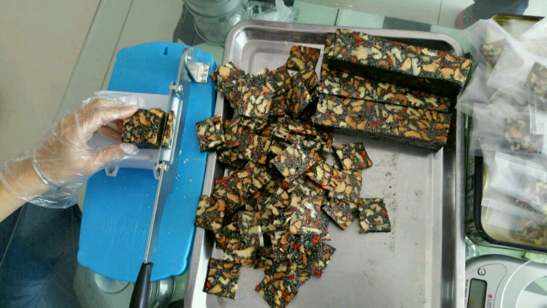 手工熬制阿胶糕的做法图解8