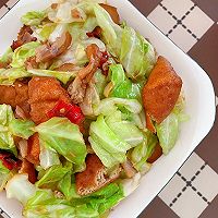 #花式炖煮不停歇#包菜炒熏肉，好吃到停不下来！的做法图解4