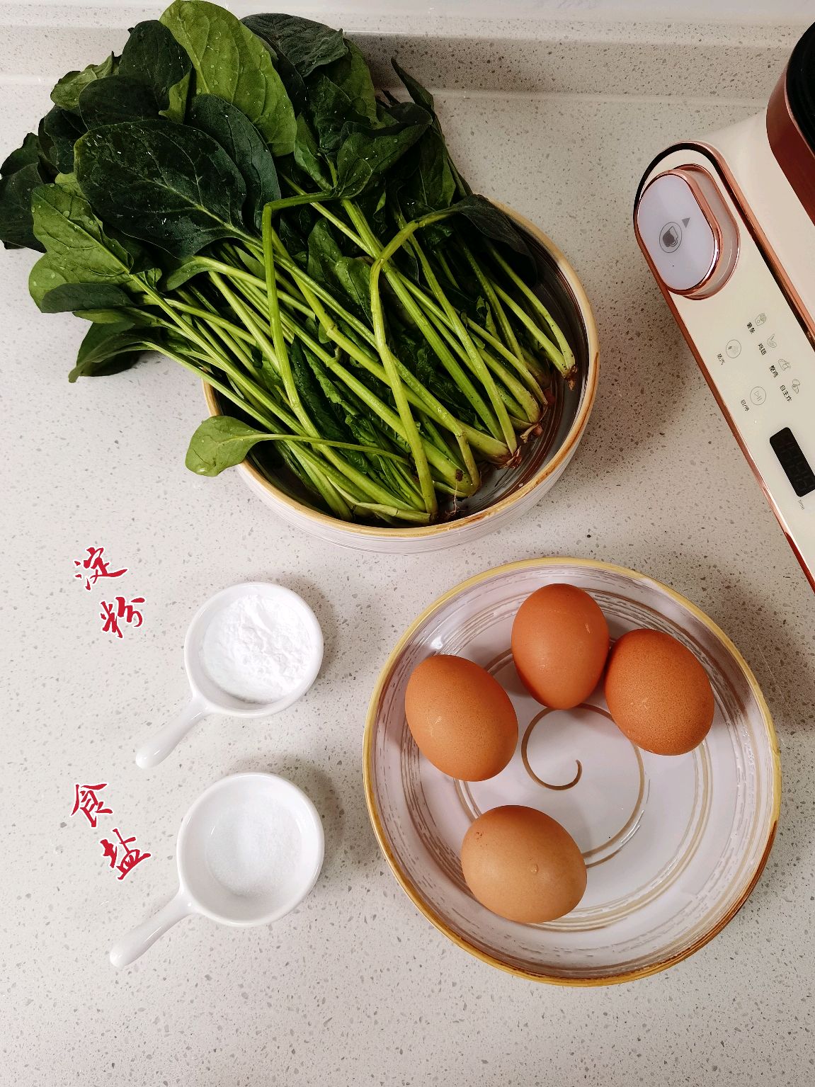 营养又美味的菠菜鸡蛋汤，简单易做，汤汁满满，汁香味浓|菠菜|鸡蛋汤|金针菇_新浪新闻