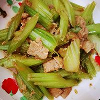芹菜炒肉的做法图解4
