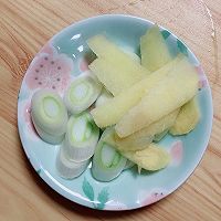 香菇鲫鱼汤的做法图解3