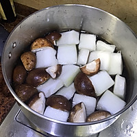 冬瓜冬菇煲乳鸽汤-清暑热的做法图解3
