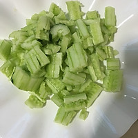黄瓜拌油条的做法图解1