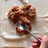 农村宴席大厨教给我的美味：豆腐皮肉卷的做法图解4
