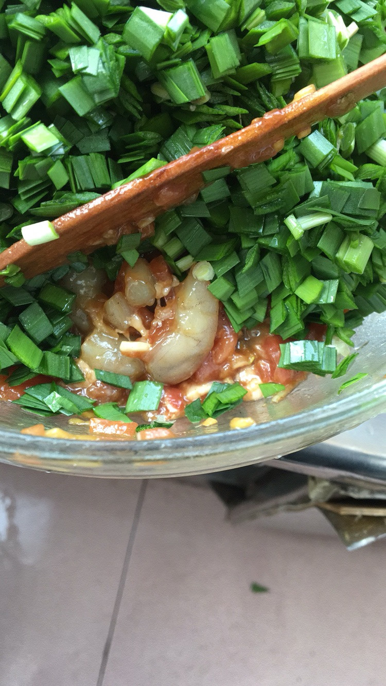 猪肉韭菜虾仁水饺的做法