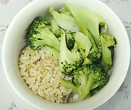 减肥食谱②西兰花糙米饭的做法