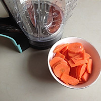 红萝卜面包的做法图解1