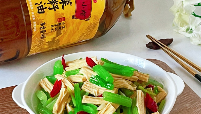 芹菜炒腐竹