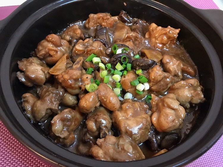 味浓浓的啫啫鸡腿煲的做法