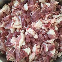 宜春干辣椒炒腊肉的做法图解1