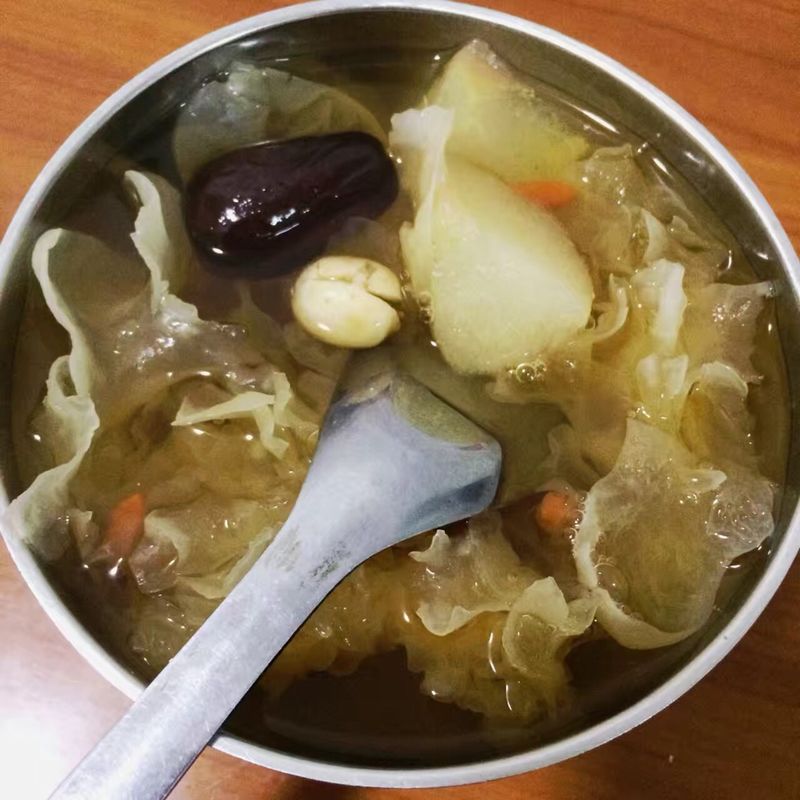 Tremella and red dates soup