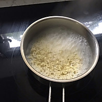 #父亲节，给老爸做道菜#创意菜| 泡面丝瓜盅的做法图解3