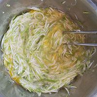快手早餐-茭瓜（西葫芦）鸡蛋饼的做法图解4