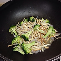 家常小炒配台南关庙大板面和芝麻酱的做法图解6