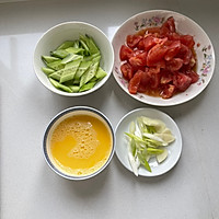 西红柿炒鸡蛋（红绿灯）的做法图解1