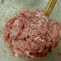 玉米胡萝卜猪肉蒸饺的做法图解2